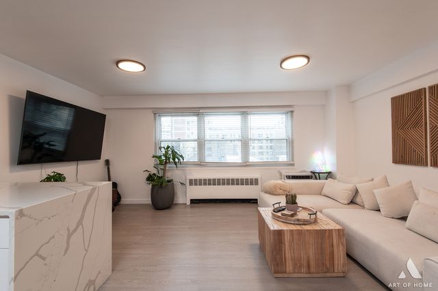 2909 N Sheridan Road 407, Chicago, IL 60657