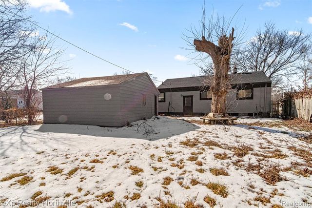 4675 Julius Boulevard, Westland, MI 48186