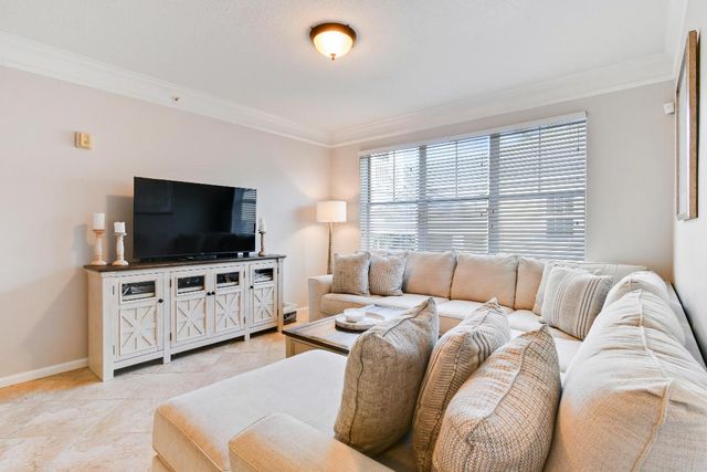 276 Murcia Drive 313, Jupiter, FL 33458