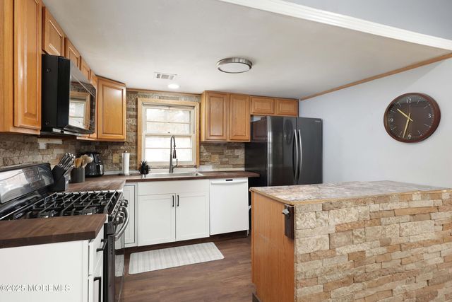 17 Hollycrest Drive, Brick, NJ 08723