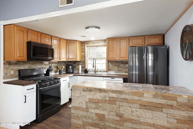 17 Hollycrest Drive, Brick, NJ 08723