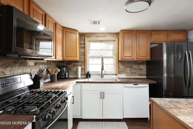 17 Hollycrest Drive, Brick, NJ 08723