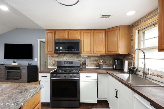 17 Hollycrest Drive, Brick, NJ 08723