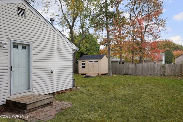 17 Hollycrest Drive, Brick, NJ 08723