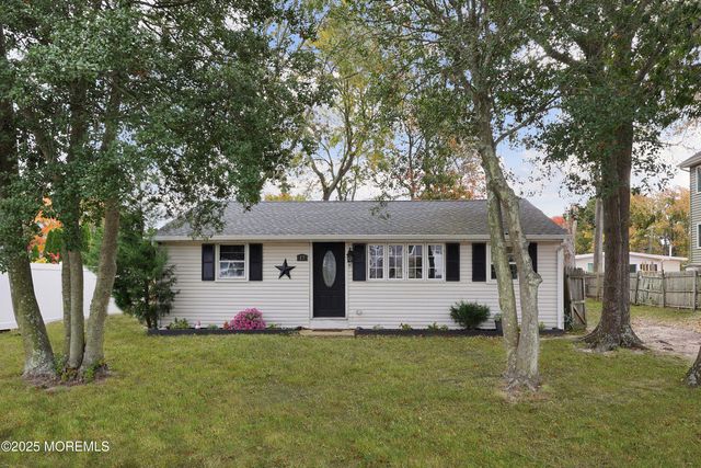 17 Hollycrest Drive, Brick, NJ 08723