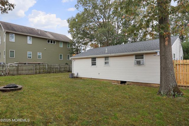 17 Hollycrest Drive, Brick, NJ 08723