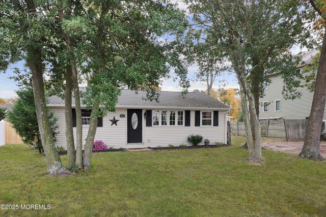 17 Hollycrest Drive, Brick, NJ 08723