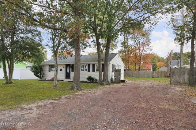 17 Hollycrest Drive, Brick, NJ 08723