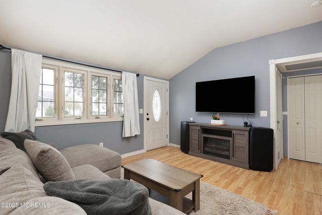 17 Hollycrest Drive, Brick, NJ 08723