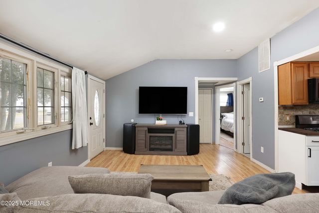 17 Hollycrest Drive, Brick, NJ 08723