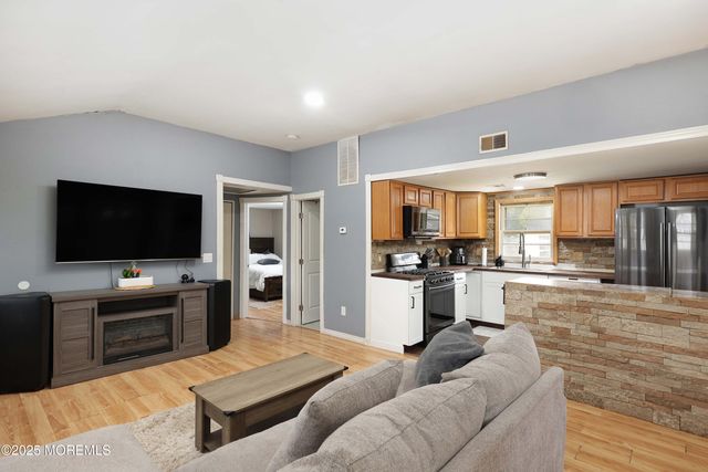 17 Hollycrest Drive, Brick, NJ 08723