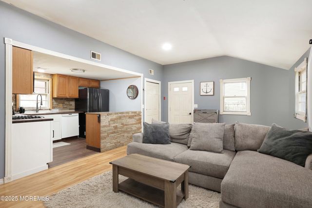 17 Hollycrest Drive, Brick, NJ 08723