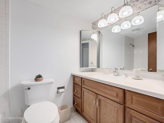 6340 Americana Drive 310, Willowbrook, IL 60527