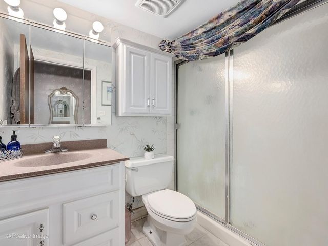 6340 Americana Drive 310, Willowbrook, IL 60527