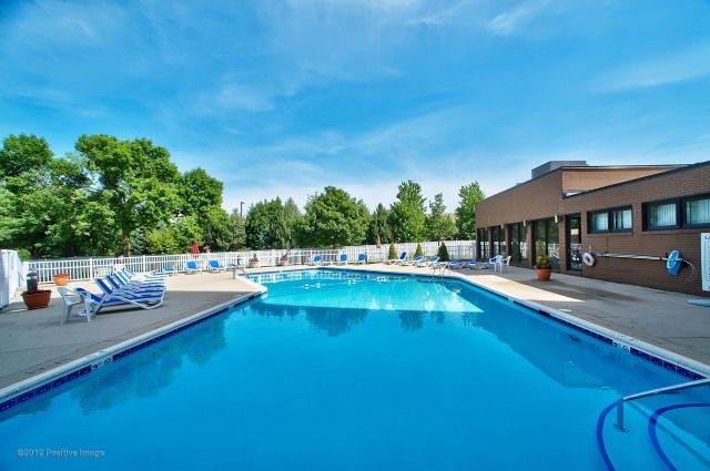 6340 Americana Drive 310, Willowbrook, IL 60527