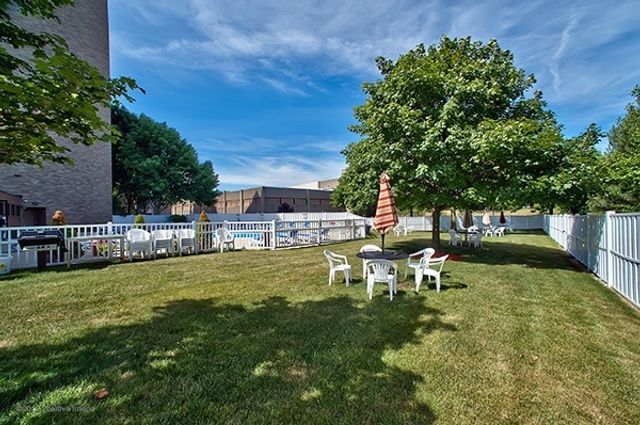 6340 Americana Drive 310, Willowbrook, IL 60527