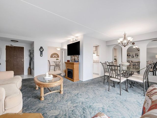 6340 Americana Drive 310, Willowbrook, IL 60527