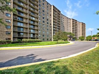 6340 Americana Drive 310, Willowbrook, IL 60527