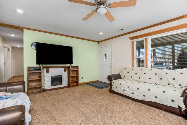 101 Jefferson Avenue, East Lynne, MO 64743