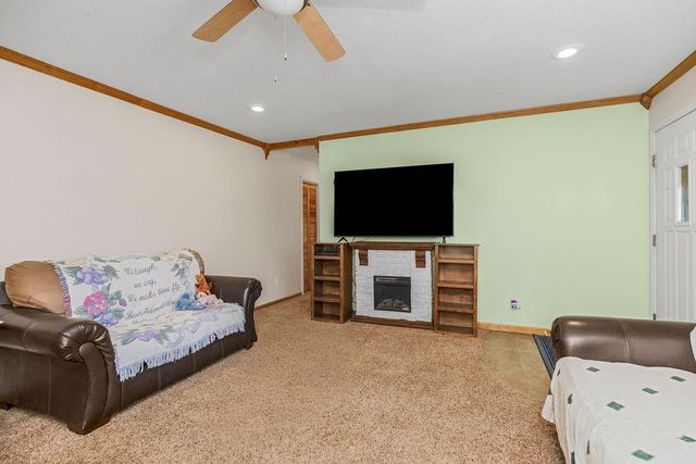 101 Jefferson Avenue, East Lynne, MO 64743