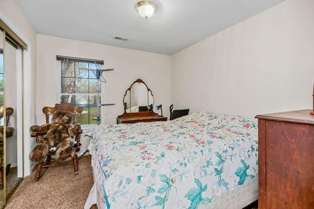 101 Jefferson Avenue, East Lynne, MO 64743