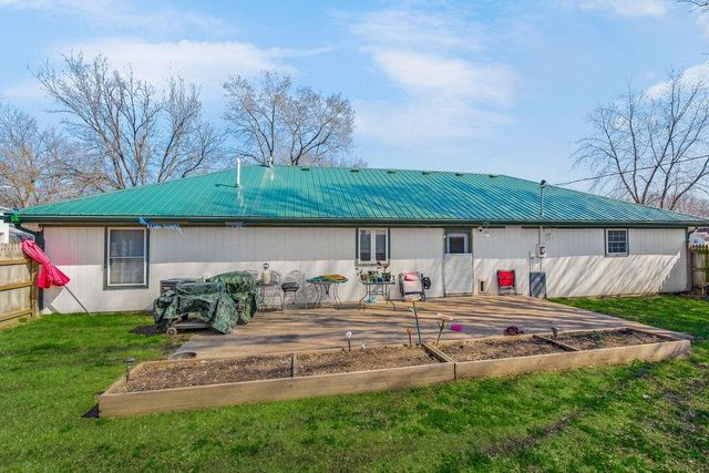 101 Jefferson Avenue, East Lynne, MO 64743