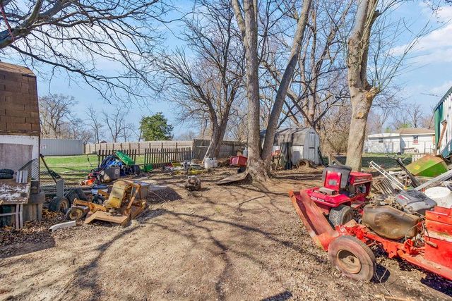 101 Jefferson Avenue, East Lynne, MO 64743