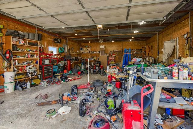 101 Jefferson Avenue, East Lynne, MO 64743