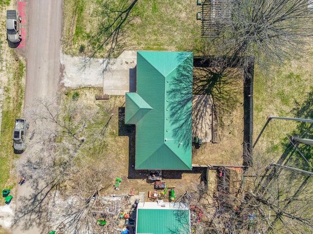 101 Jefferson Avenue, East Lynne, MO 64743