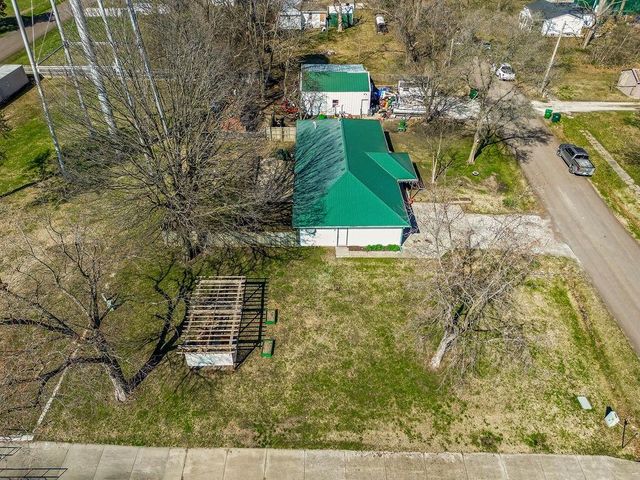 101 Jefferson Avenue, East Lynne, MO 64743