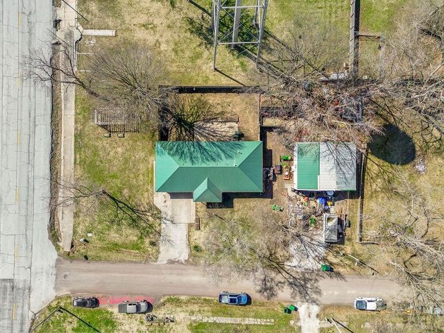 101 Jefferson Avenue, East Lynne, MO 64743