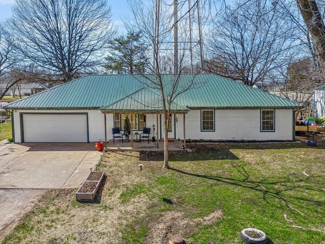 101 Jefferson Avenue, East Lynne, MO 64743