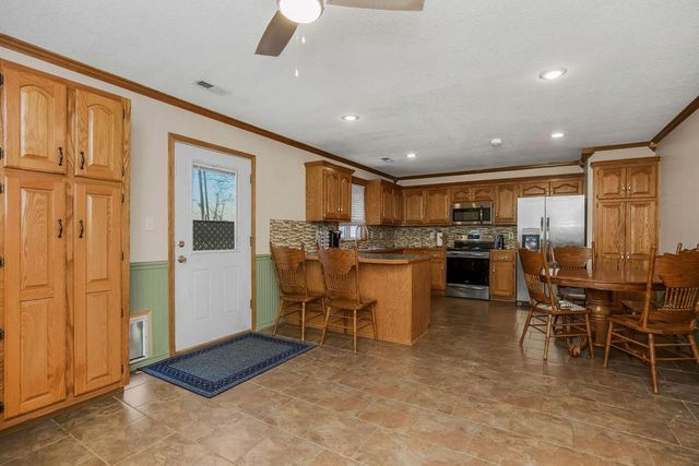 101 Jefferson Avenue, East Lynne, MO 64743