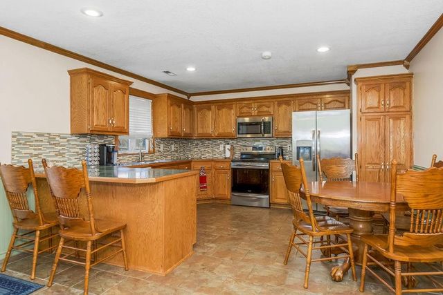 101 Jefferson Avenue, East Lynne, MO 64743