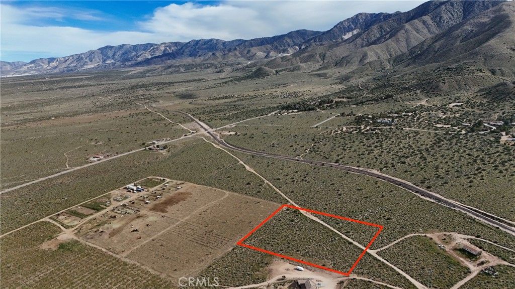 Image 1 of property listing at 713 Kinglet Road, Apple Valley, CA 92308