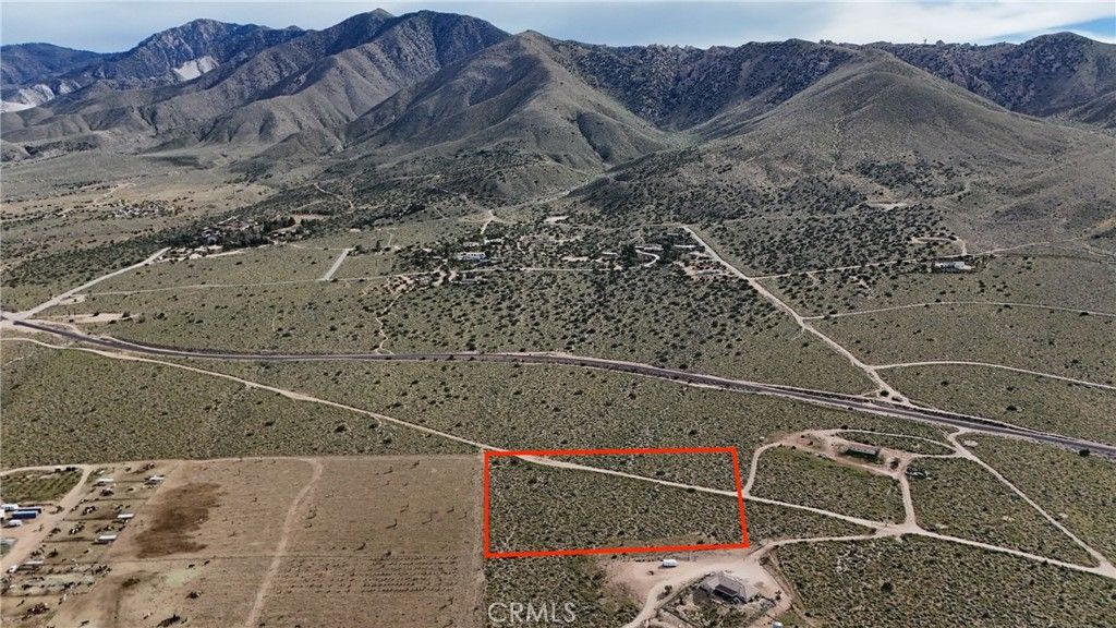 Image 3 of property listing at 713 Kinglet Road, Apple Valley, CA 92308