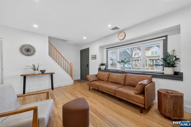 96 Lynwood Road, Verona, NJ 07044