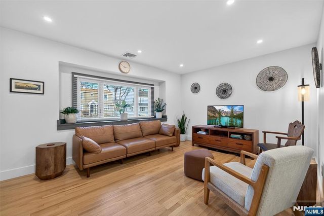 96 Lynwood Road, Verona, NJ 07044