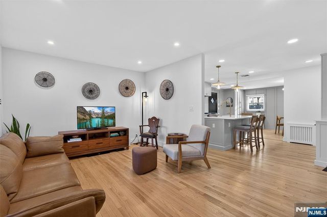 96 Lynwood Road, Verona, NJ 07044