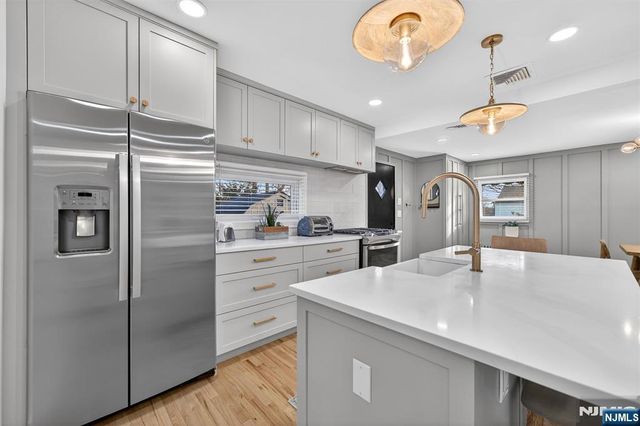 96 Lynwood Road, Verona, NJ 07044