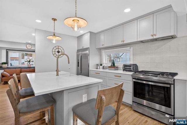 96 Lynwood Road, Verona, NJ 07044