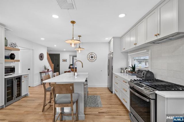 96 Lynwood Road, Verona, NJ 07044