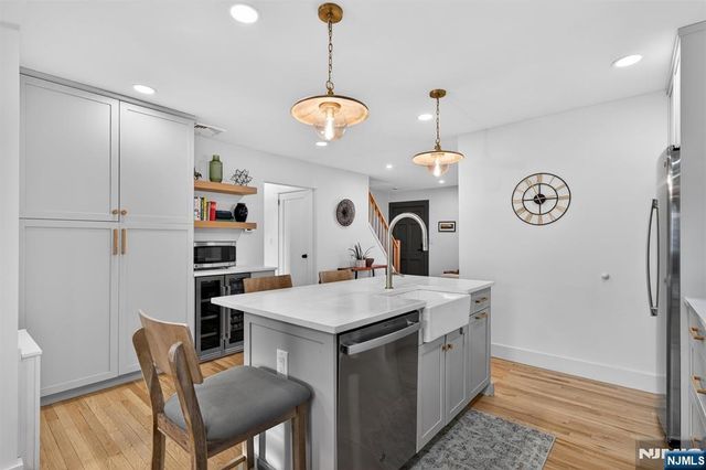 96 Lynwood Road, Verona, NJ 07044