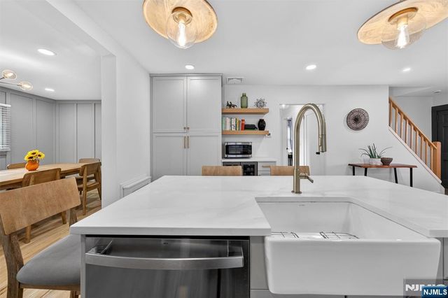 96 Lynwood Road, Verona, NJ 07044