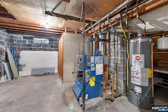 96 Lynwood Road, Verona, NJ 07044