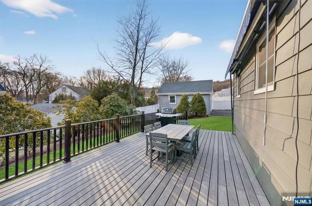 96 Lynwood Road, Verona, NJ 07044