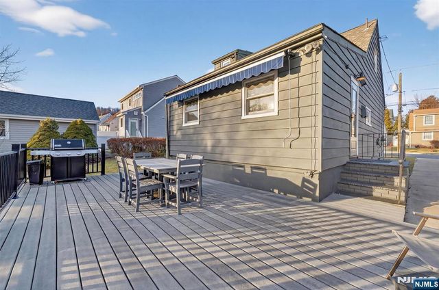 96 Lynwood Road, Verona, NJ 07044