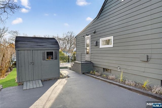 96 Lynwood Road, Verona, NJ 07044