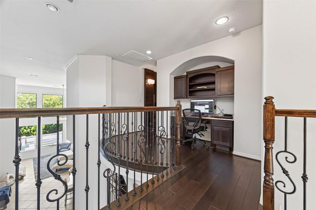 6 Yarbrough Bend Court, Spring, TX 77389