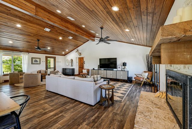 19811 W Ranch Road 152 RD, Llano, TX 78643